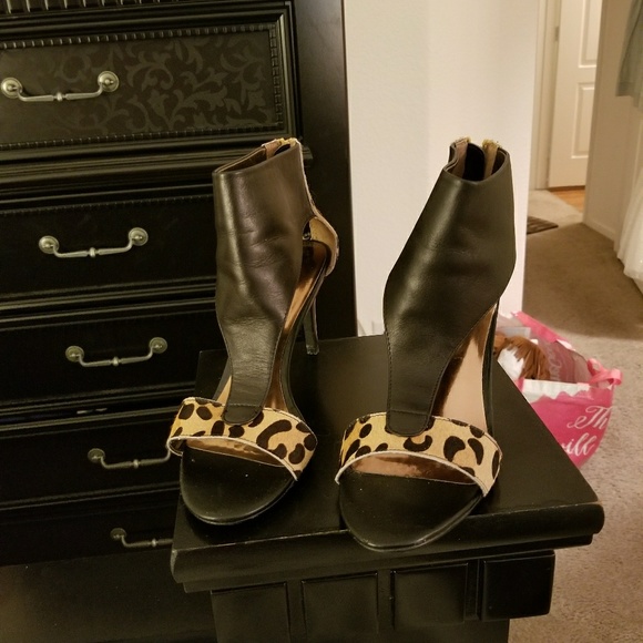 Ladies Sandals - Picture 1 of 6